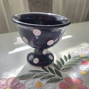 TERRAMOTO POLKA CERAMIC ICE CREAM FOOTED BOWL White & NAVY BLUE